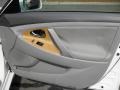 Super White - Camry XLE Photo No. 21
