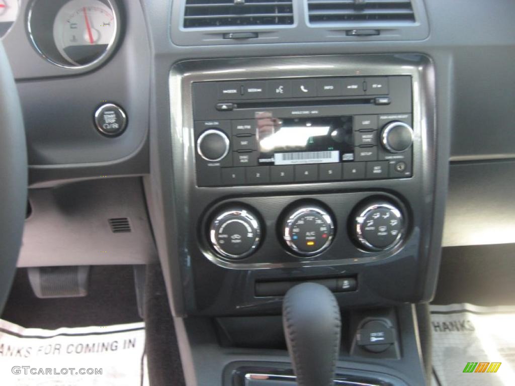 2011 Challenger SE - Brilliant Black Crystal Pearl / Dark Slate Gray photo #10