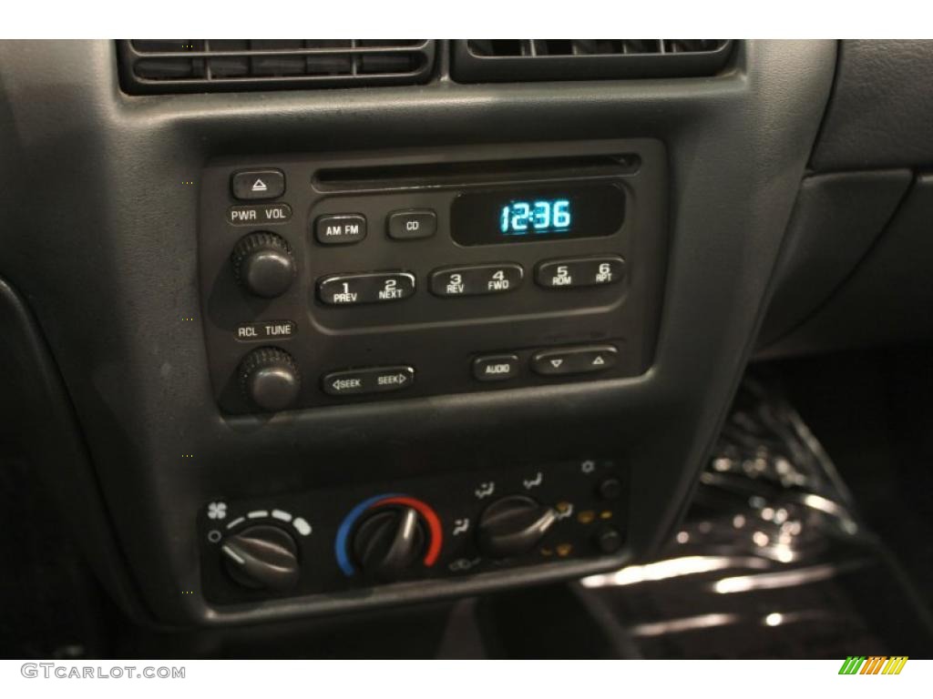 2003 Cavalier Coupe - Black / Graphite Gray photo #8