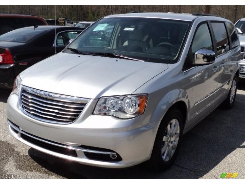 Bright Silver Metallic Chrysler Town & Country