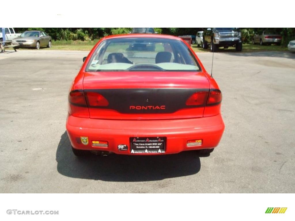 1996 Sunfire SE Sedan - Bright Red / Beige photo #5