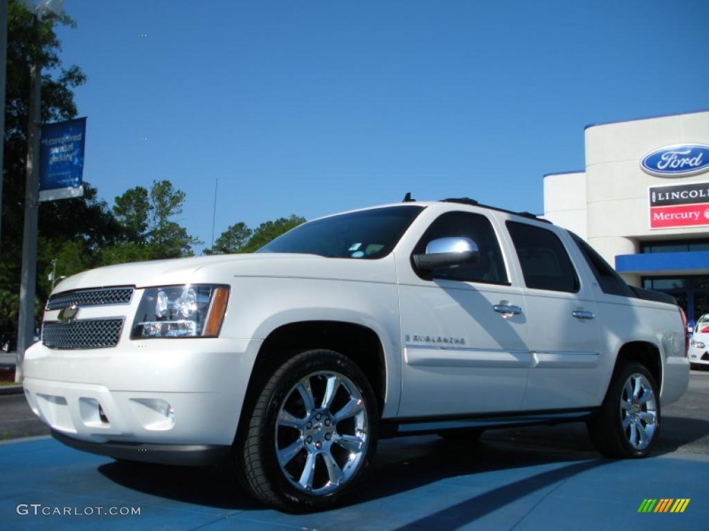 2008 Avalanche LTZ 4x4 - White Diamond Tricoat / Ebony/Light Cashmere photo #1