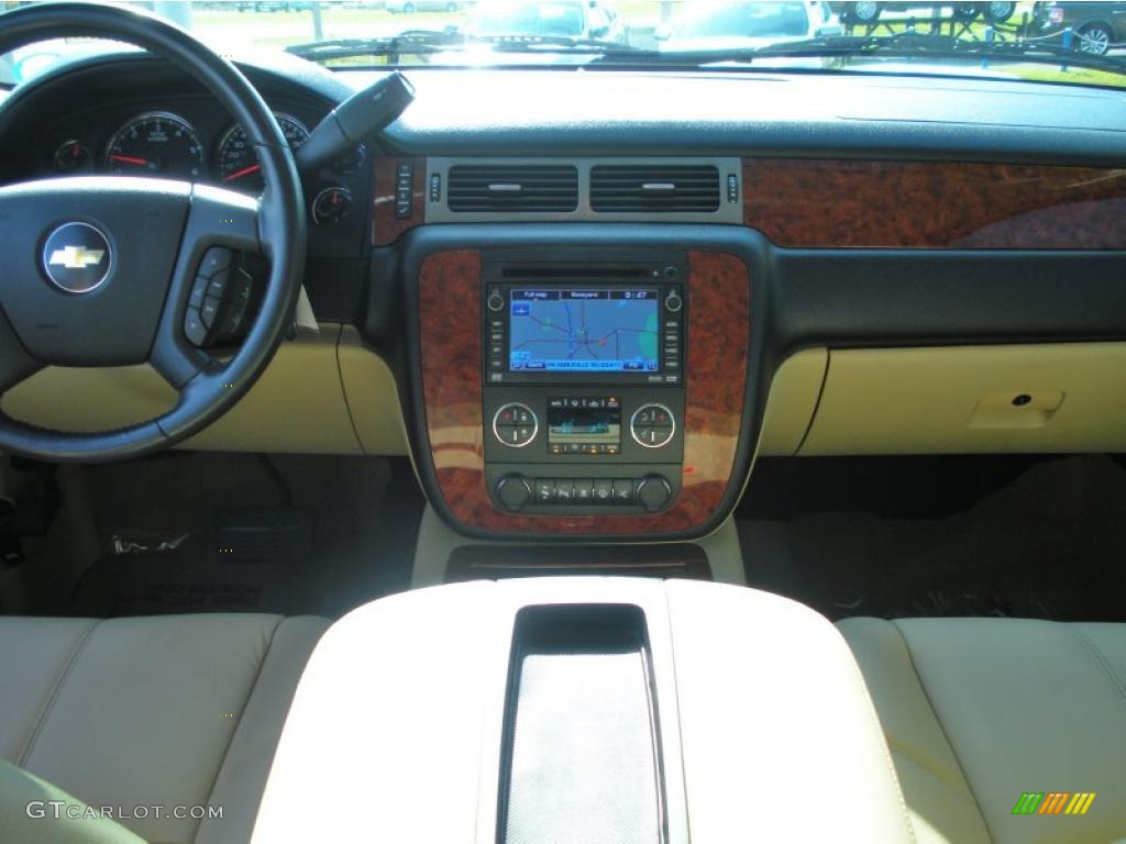 2008 Chevrolet Avalanche LTZ 4x4 Ebony/Light Cashmere Dashboard Photo #48869202