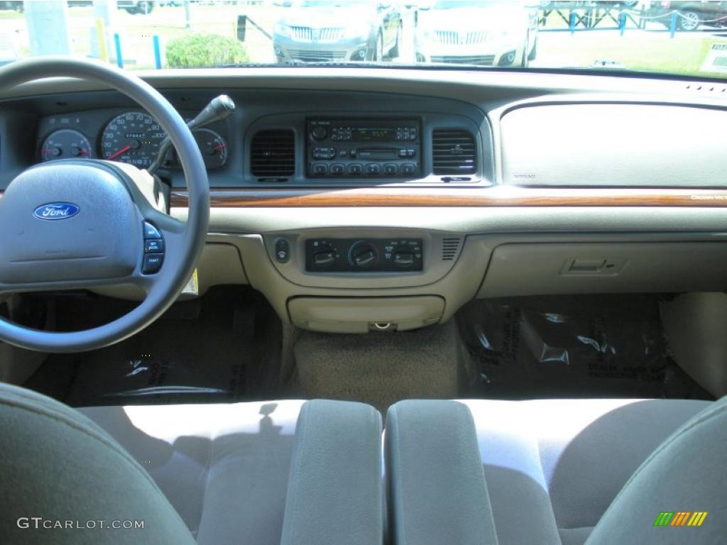 2003 Crown Victoria Sedan - Arizona Beige Metallic / Medium Parchment photo #17