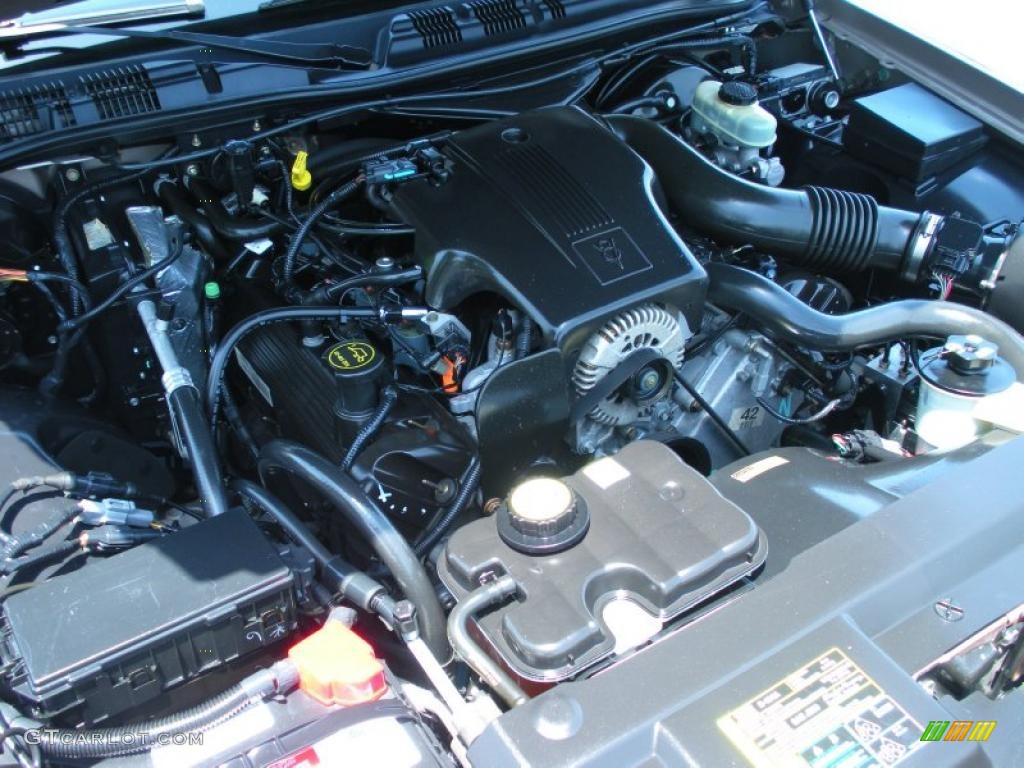 2003 Ford Crown Victoria Sedan Engine Photos