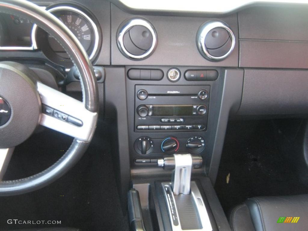 2006 Mustang V6 Premium Convertible - Performance White / Dark Charcoal photo #9