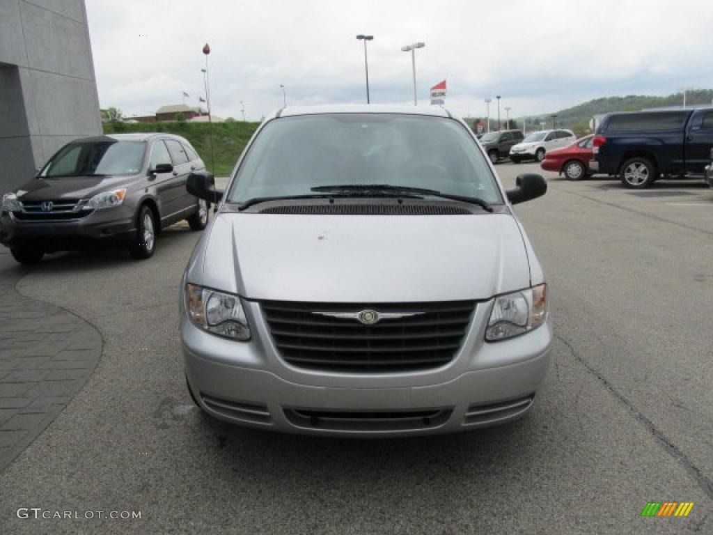 2005 Town & Country LX - Bright Silver Metallic / Medium Slate Gray photo #8