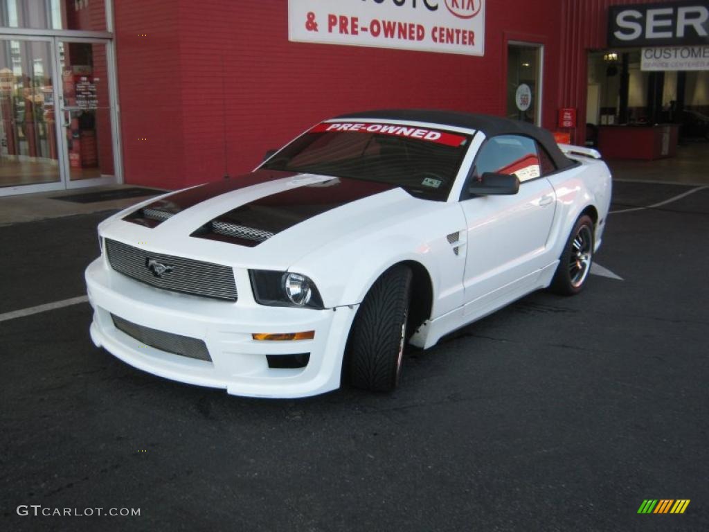 2006 Mustang V6 Premium Convertible - Performance White / Dark Charcoal photo #25