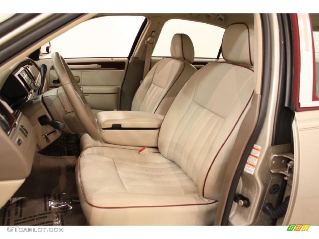 Light Parchment/Medium Dark Parchment Interior 2005 Lincoln Town Car Sedan Photo #48878181