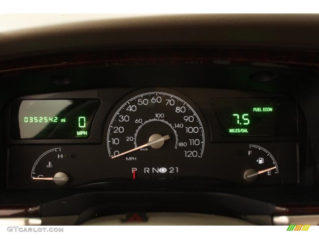 2005 Lincoln Town Car Sedan Gauges Photos