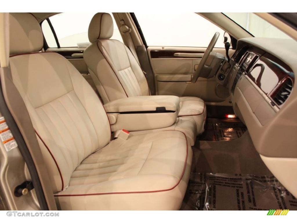 Light Parchment/Medium Dark Parchment Interior 2005 Lincoln Town Car Sedan Photo #48878241