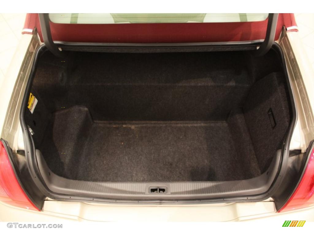 2005 Lincoln Town Car Sedan Trunk Photo #48878301