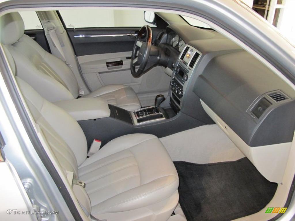 2005 300 C HEMI - Bright Silver Metallic / Dark Slate Gray/Light Graystone photo #10