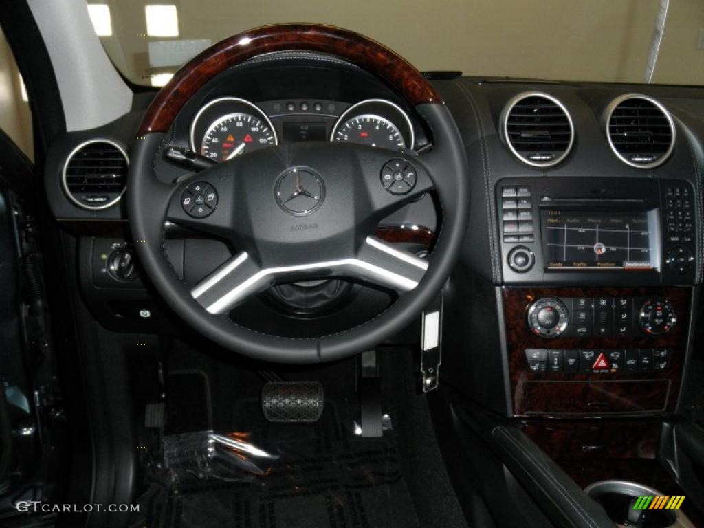 2011 Mercedes-Benz GL 550 4Matic Black Dashboard Photo #48880968