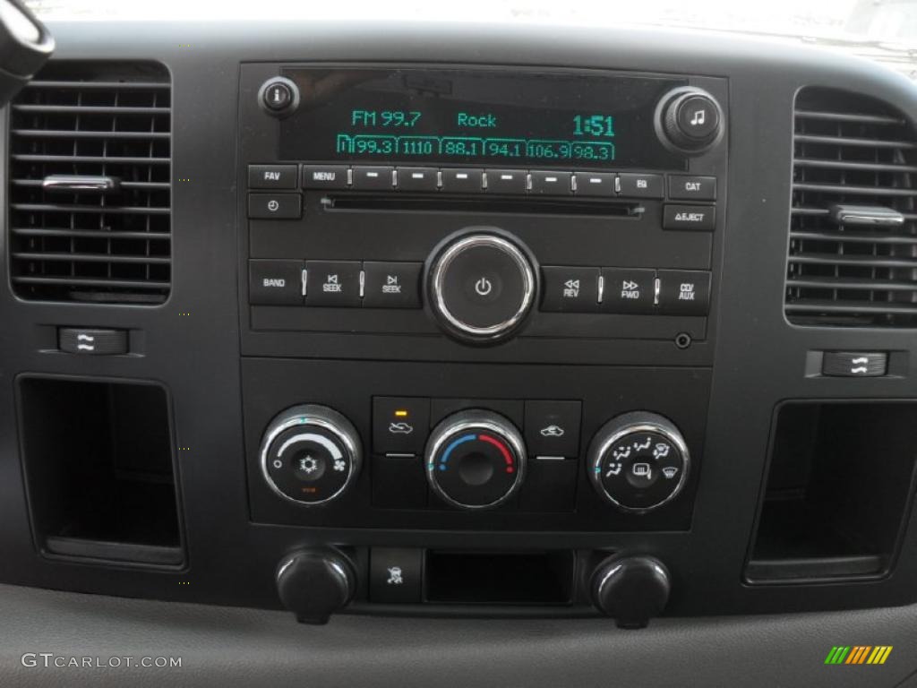 2009 Silverado 1500 LS Crew Cab - Silver Birch Metallic / Dark Titanium photo #10
