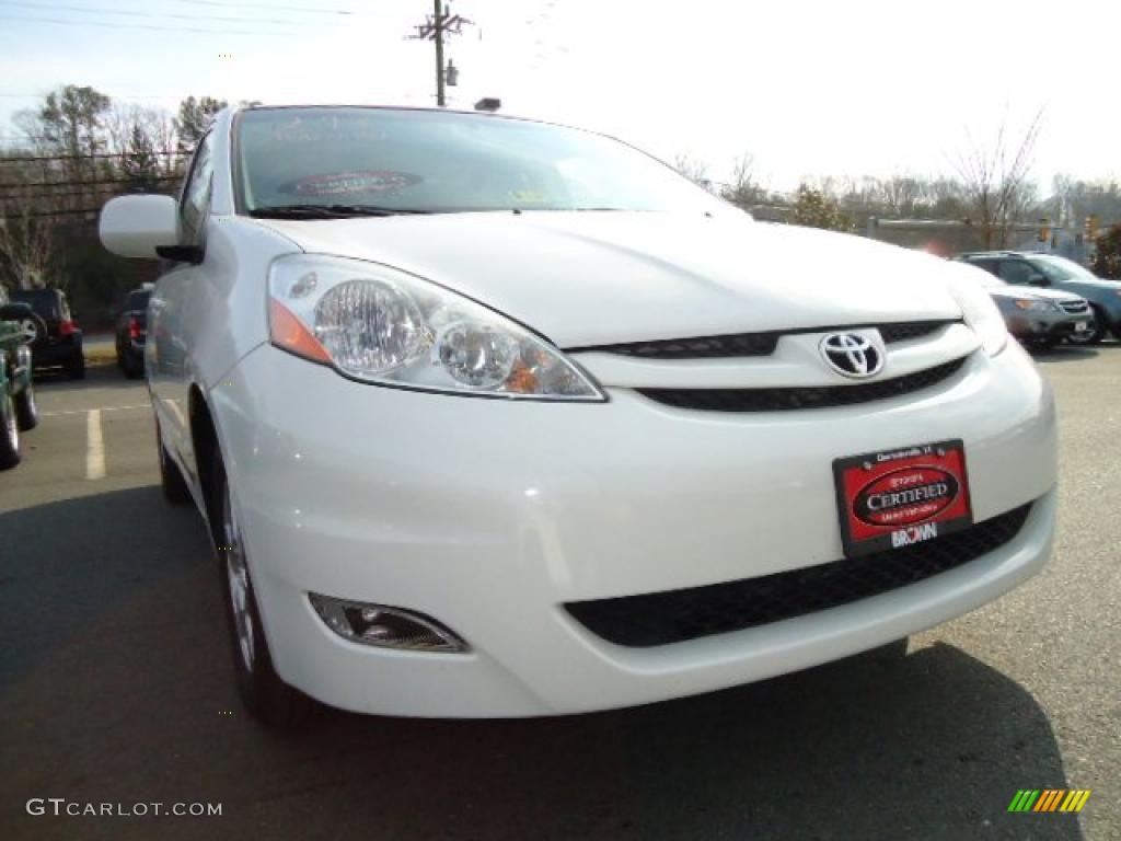 2007 Sienna XLE - Natural White / Taupe photo #1