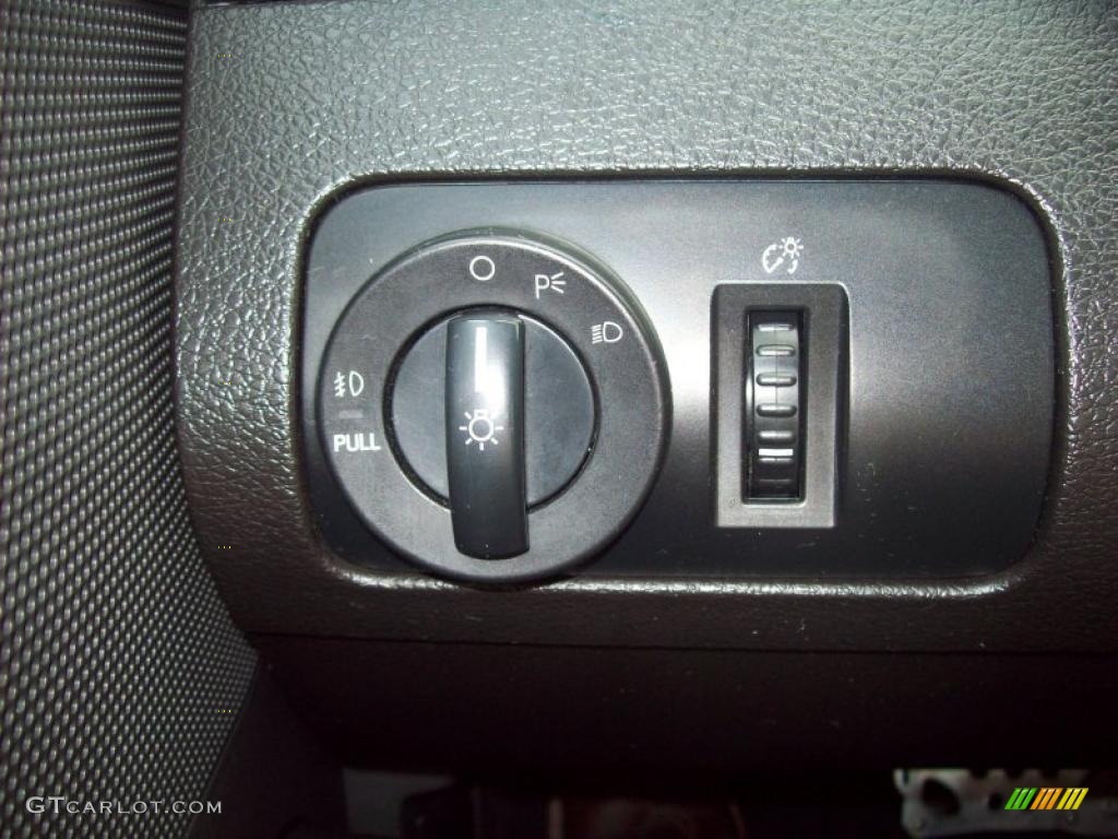 2008 Ford Mustang GT Premium Coupe Controls Photo #48889548