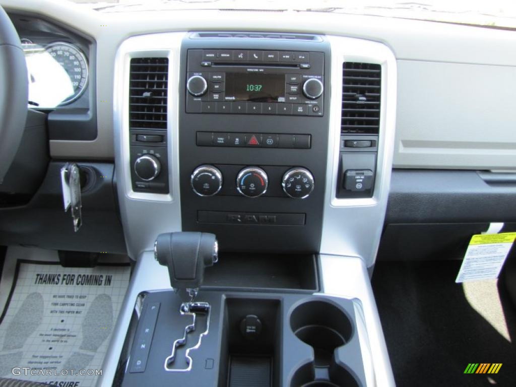 2011 Ram 1500 Big Horn Crew Cab 4x4 - Bright White / Dark Slate Gray/Medium Graystone photo #10