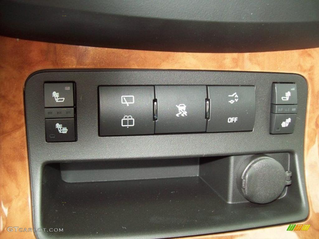 2011 Buick Enclave CXL Controls Photo #48891213