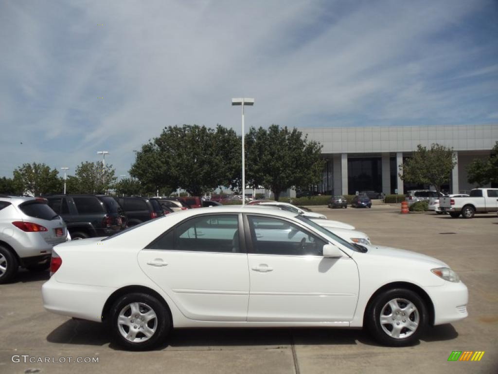 2006 Camry LE - Super White / Stone Gray photo #3
