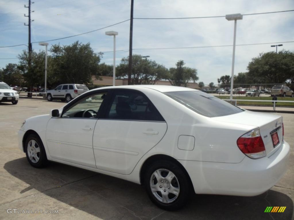 2006 Camry LE - Super White / Stone Gray photo #5