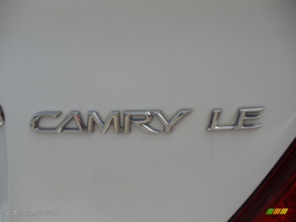 2006 Camry LE - Super White / Stone Gray photo #7
