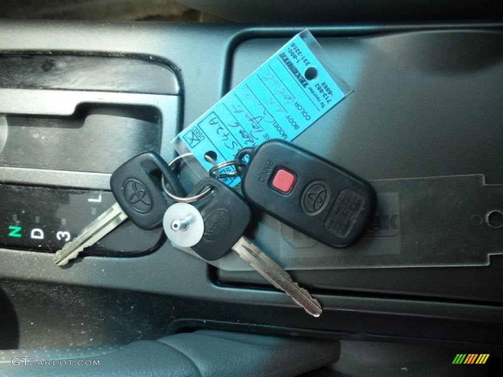 2006 Camry LE - Super White / Stone Gray photo #11