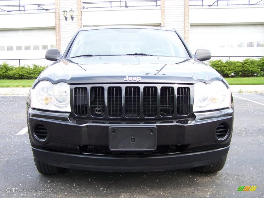 2005 Grand Cherokee Laredo 4x4 - Brilliant Black Crystal Pearl / Medium Slate Gray photo #2