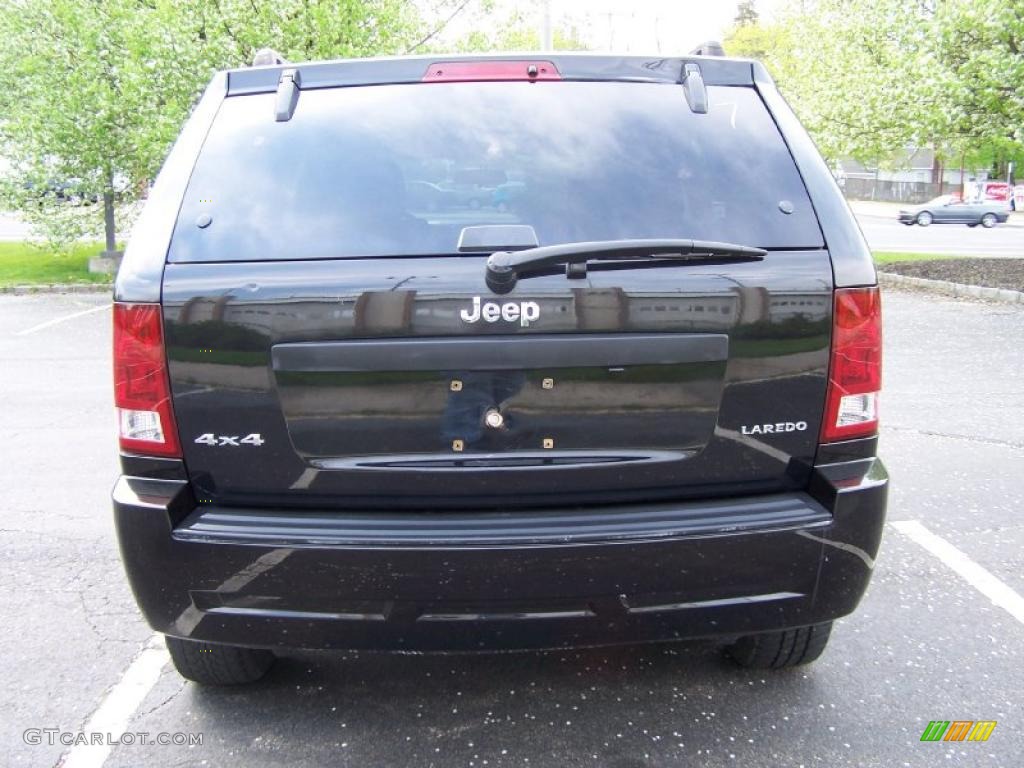 2005 Grand Cherokee Laredo 4x4 - Brilliant Black Crystal Pearl / Medium Slate Gray photo #5