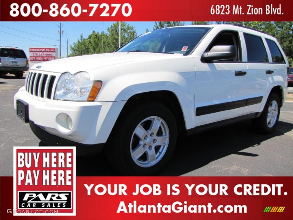 2005 Grand Cherokee Laredo - Stone White / Medium Slate Gray photo #1