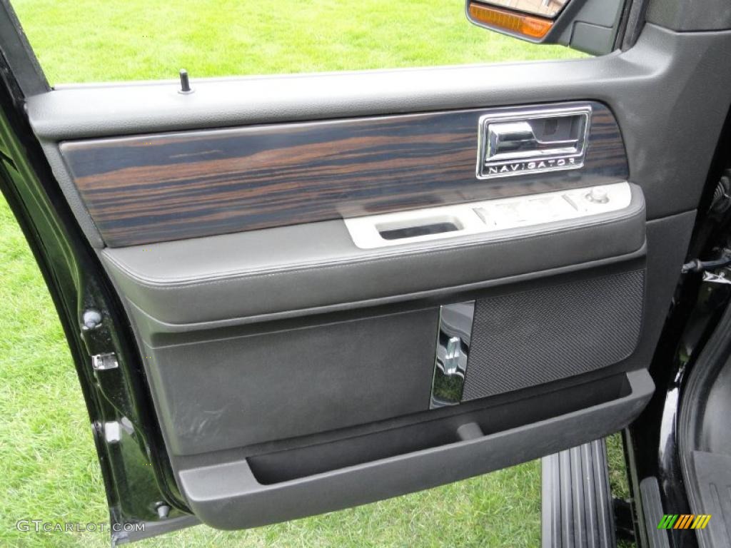 2007 Lincoln Navigator Luxury 4x4 Charcoal Door Panel Photo #48913507