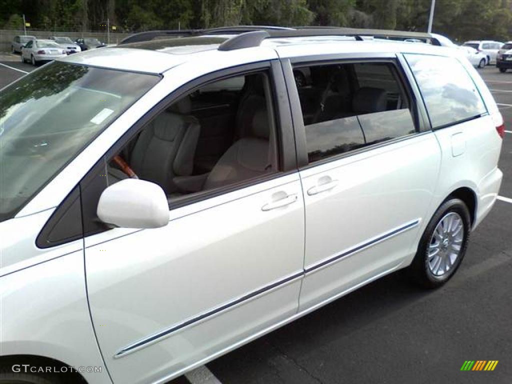 2007 Sienna XLE Limited - Arctic Frost Pearl White / Taupe photo #20