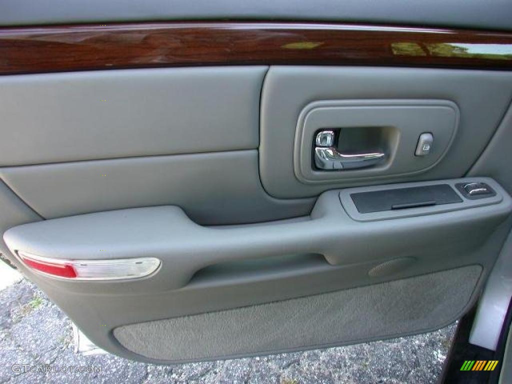 1999 Cadillac DeVille Sedan Pewter Door Panel Photo #48917421
