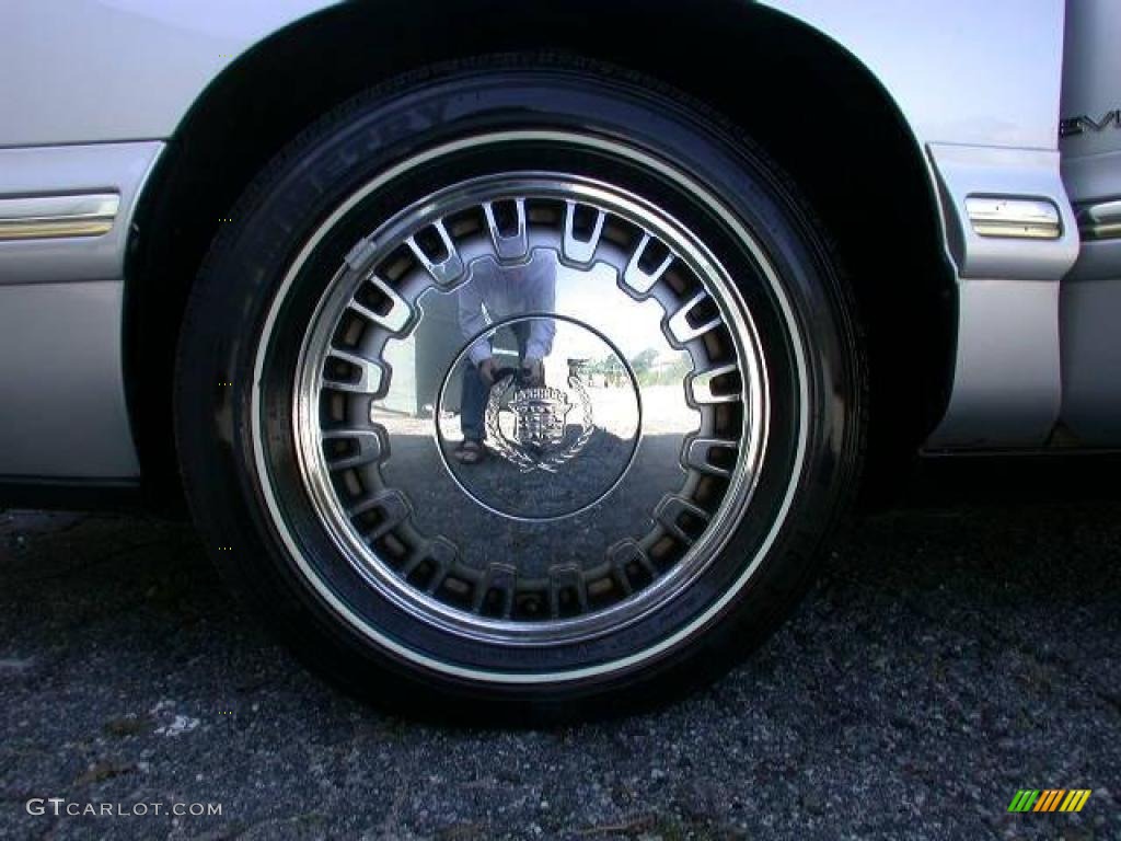 1999 Cadillac DeVille Sedan Wheel Photo #48917472