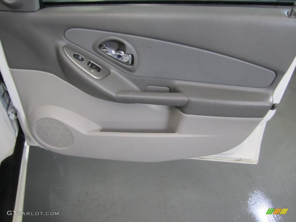 2007 Malibu Maxx LT Wagon - White / Titanium Gray photo #18