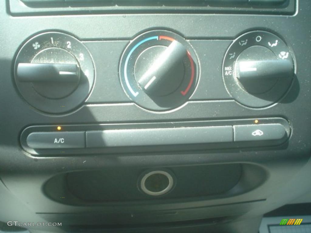 2006 F150 XLT SuperCrew - Bright Red / Medium/Dark Flint photo #23
