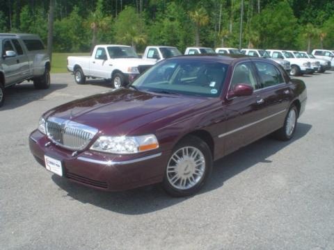 2008 Lincoln Town Car Signature Limited Data, Info and Specs