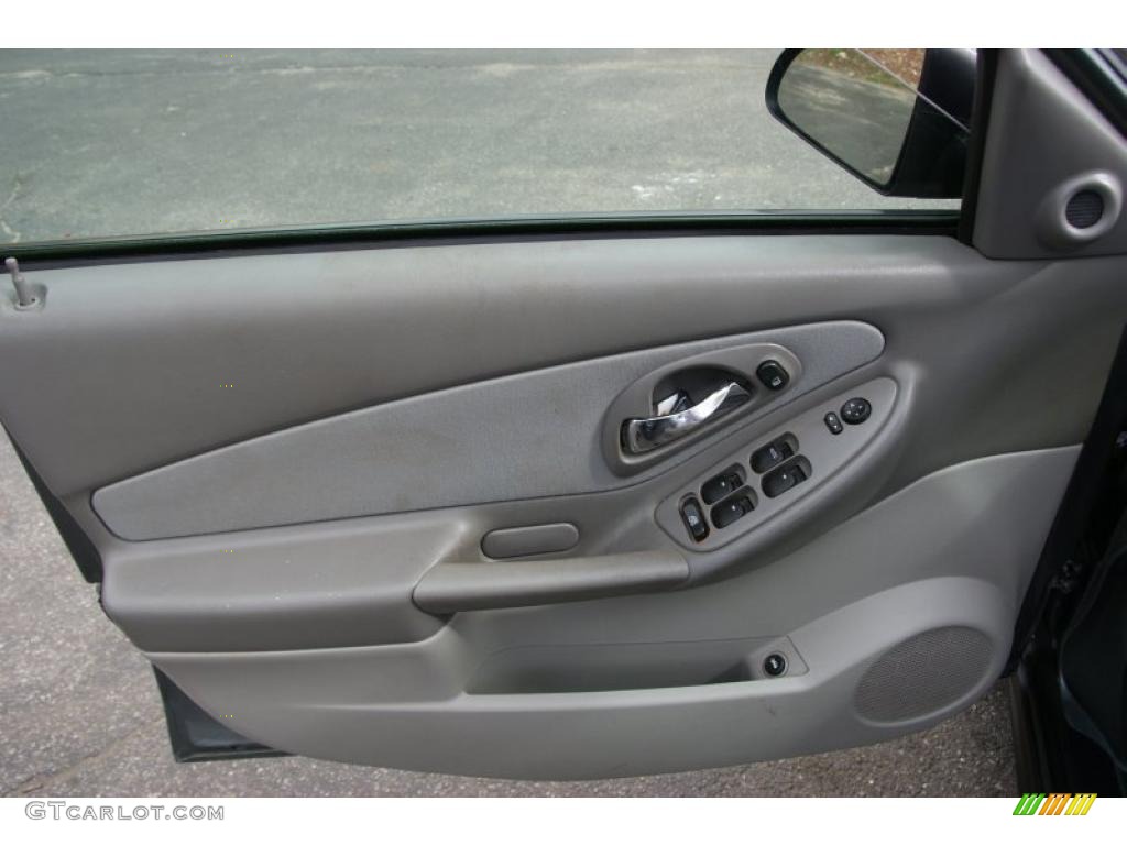 2005 Chevrolet Malibu Maxx LS Wagon Gray Door Panel Photo #48930022