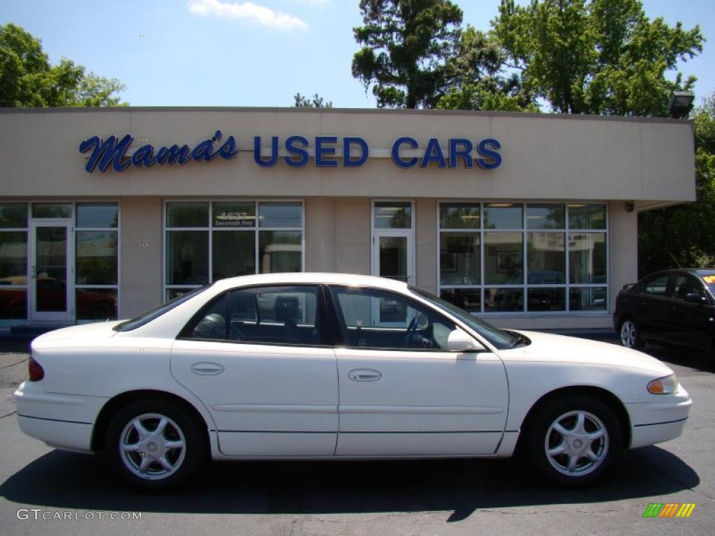 2002 Regal LS - White / Medium Gray photo #1