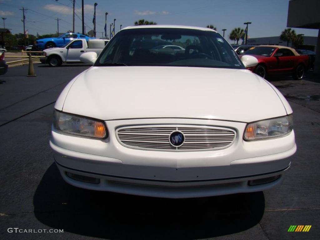 2002 Regal LS - White / Medium Gray photo #3