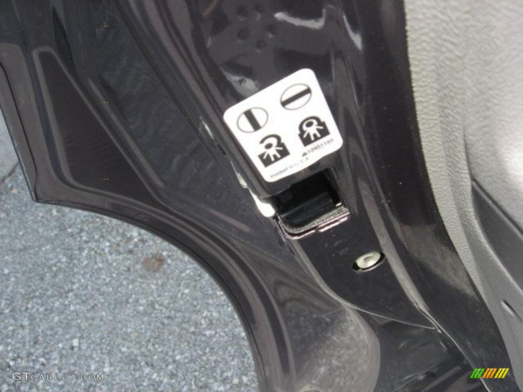 2007 HHR LT - Majestic Amethyst Metallic / Gray photo #23