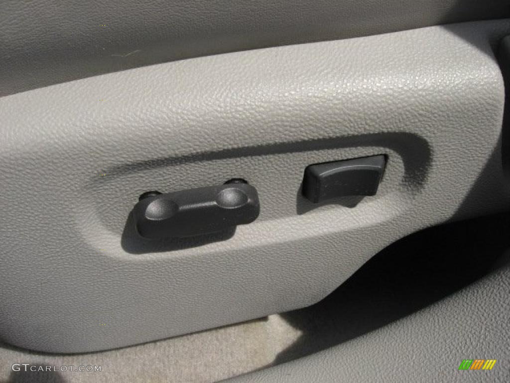 2007 HHR LT - Majestic Amethyst Metallic / Gray photo #24