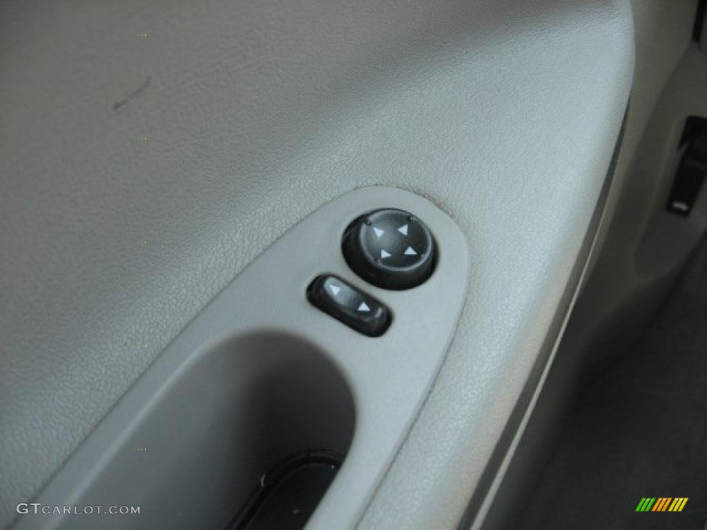 2007 HHR LT - Majestic Amethyst Metallic / Gray photo #38