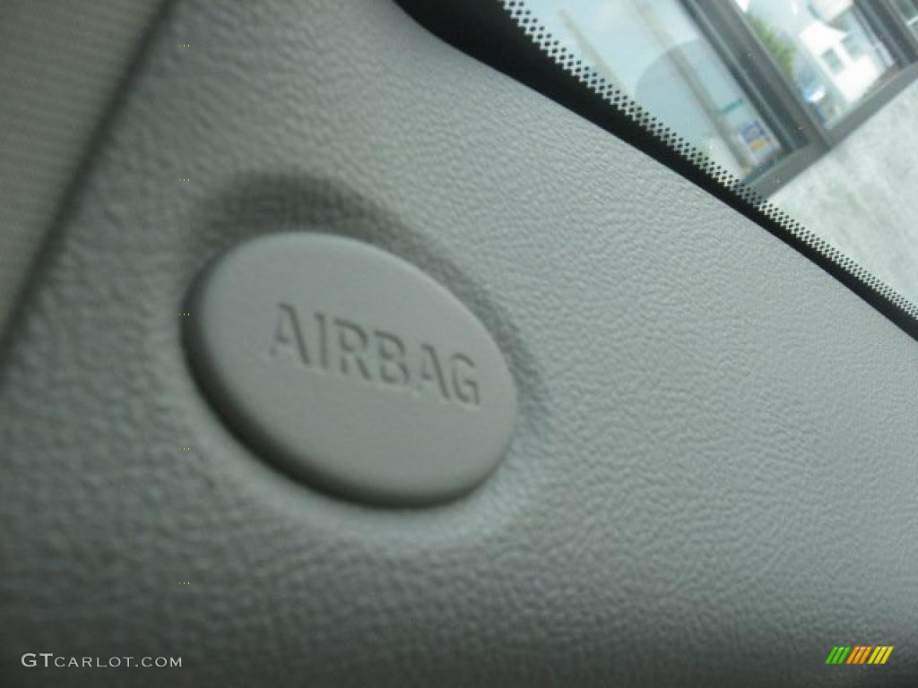 2007 HHR LT - Majestic Amethyst Metallic / Gray photo #39