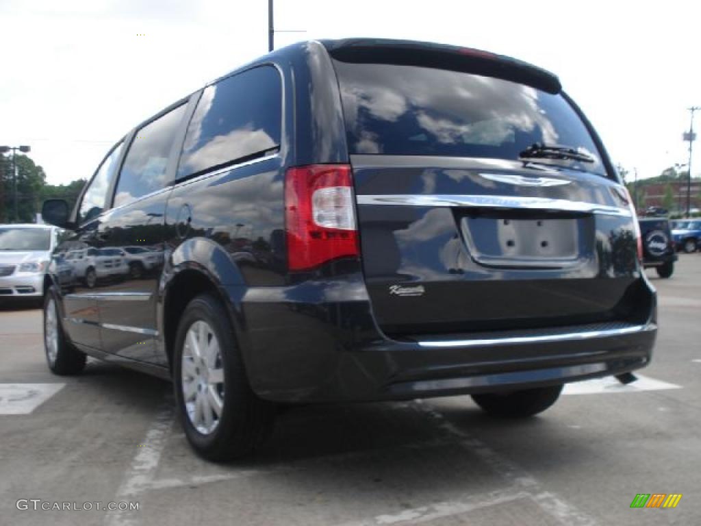 2011 Town & Country Touring - L - Dark Charcoal Pearl / Black/Light Graystone photo #5