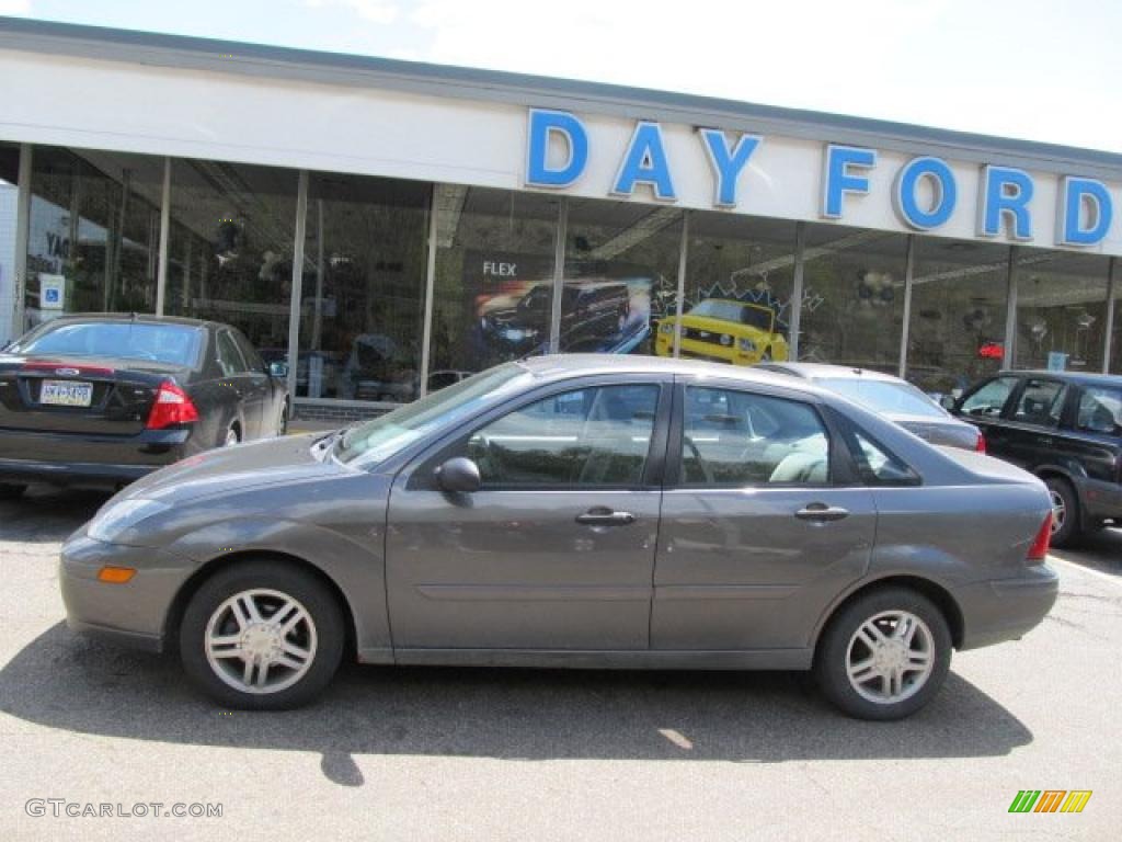 2003 Focus SE Sedan - Liquid Grey Metallic / Medium Graphite photo #2