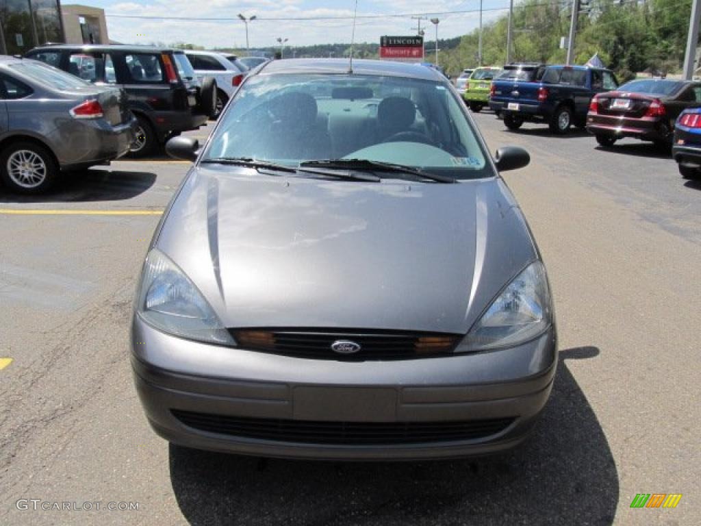 2003 Focus SE Sedan - Liquid Grey Metallic / Medium Graphite photo #4