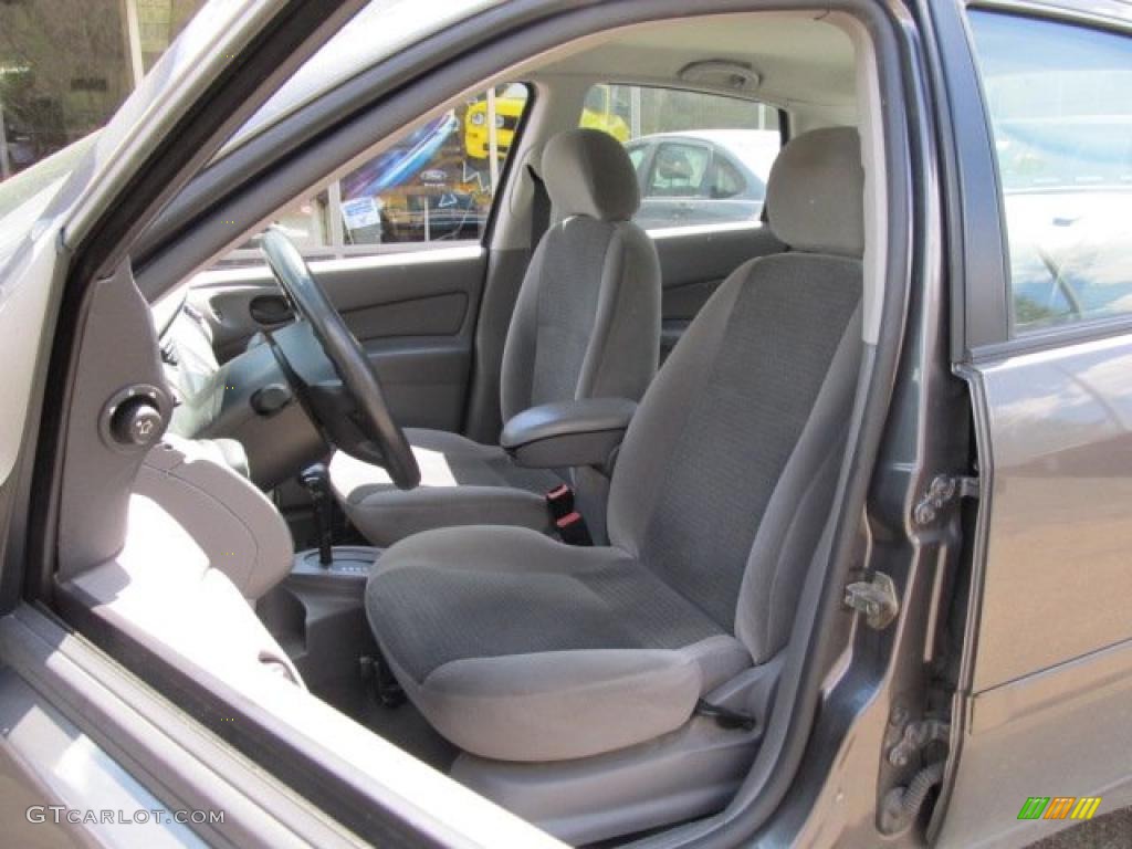 2003 Focus SE Sedan - Liquid Grey Metallic / Medium Graphite photo #9