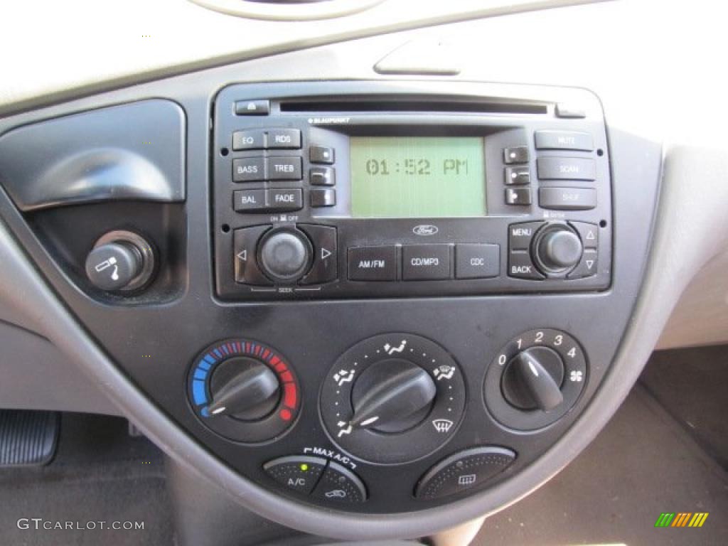 2003 Ford Focus SE Sedan Controls Photo #48936910