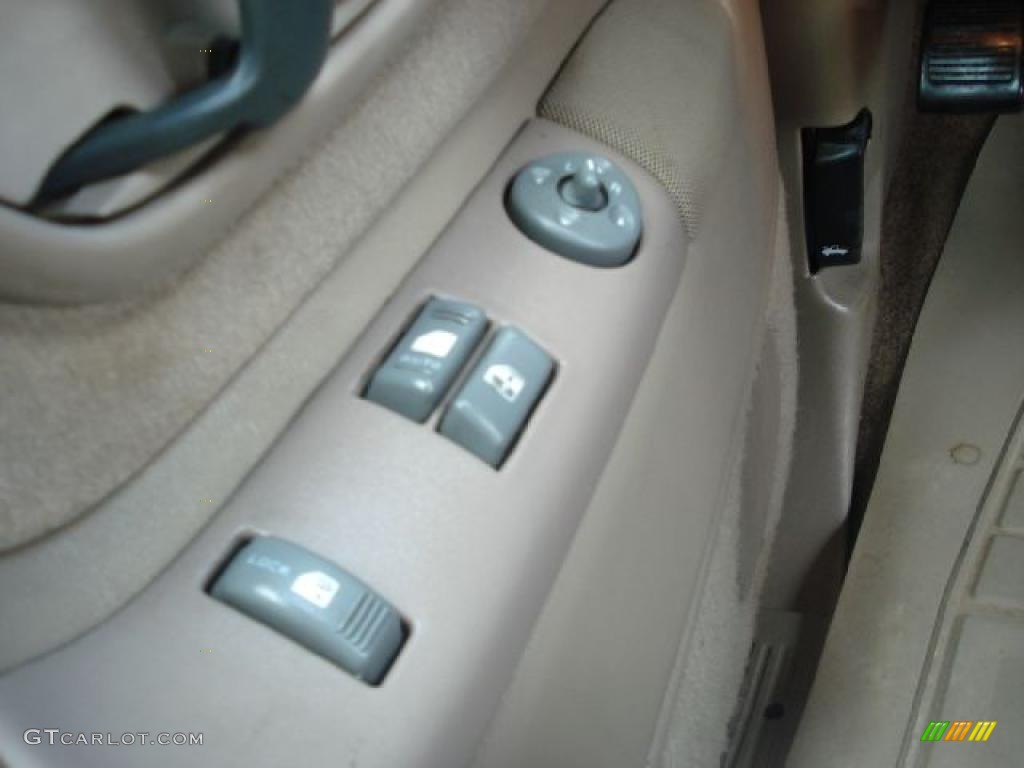 1997 Chevrolet C/K C1500 Extended Cab Controls Photo #48936979